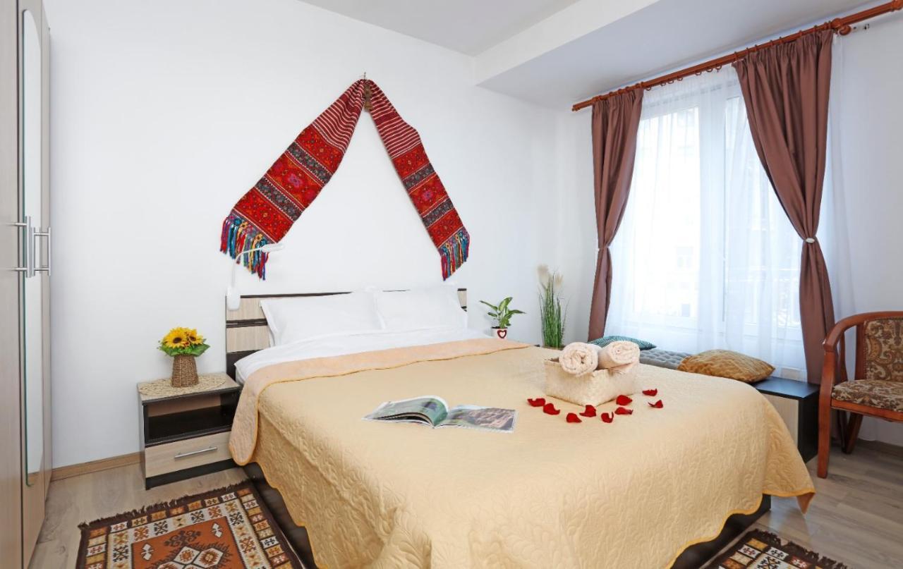 Traditional Romanian Apartments Bucareste Exterior foto